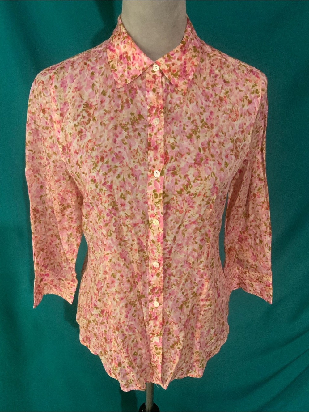 TALBOTS BUTTON-DOWN BLOUSE FEATURING A SOFT PINK/MAUVE MINIATURE DITSY FLORAL